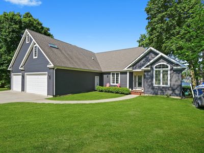 2215 N Woodlawn Park Ave, McHenry, IL, 60051