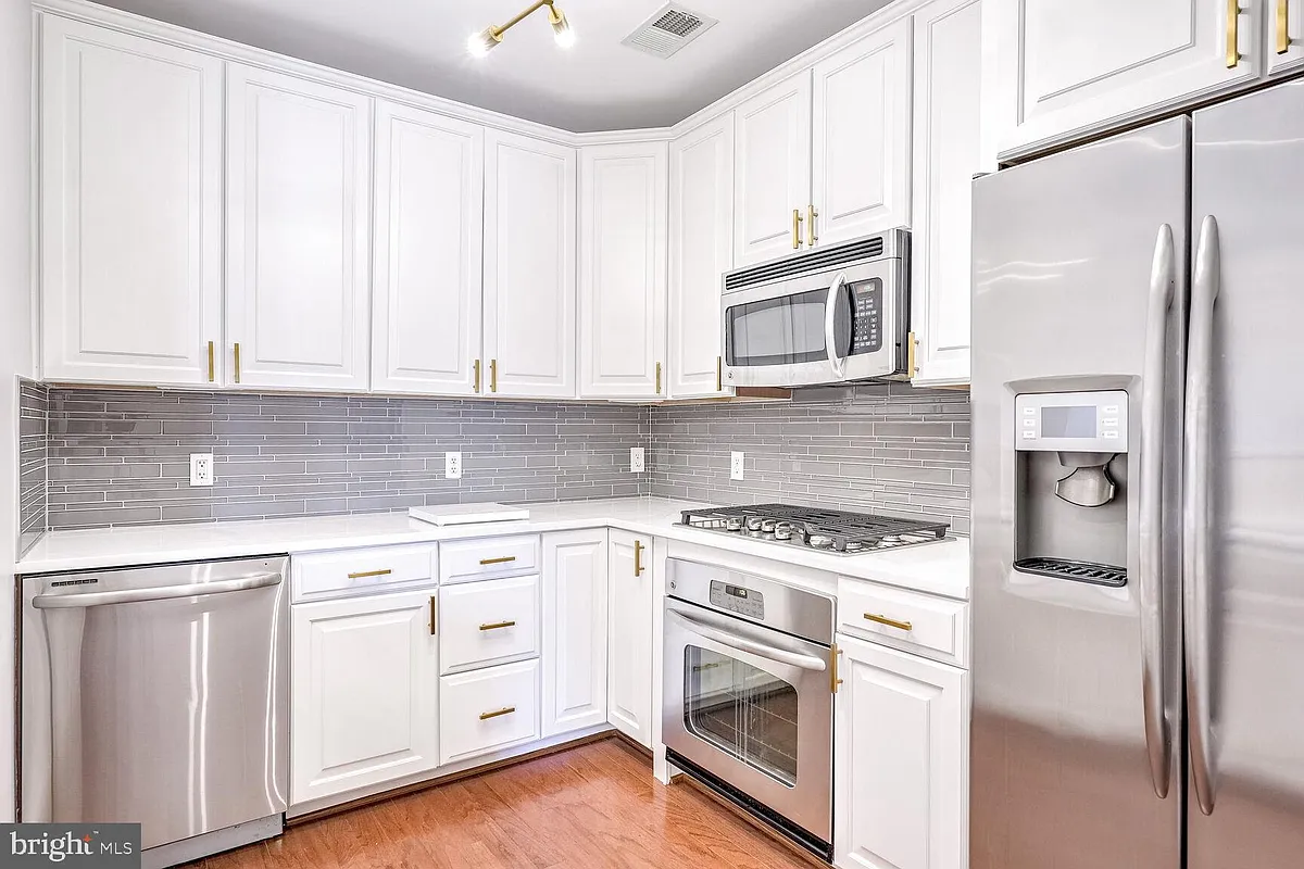 Building Photo - 2101 N Monroe St #204