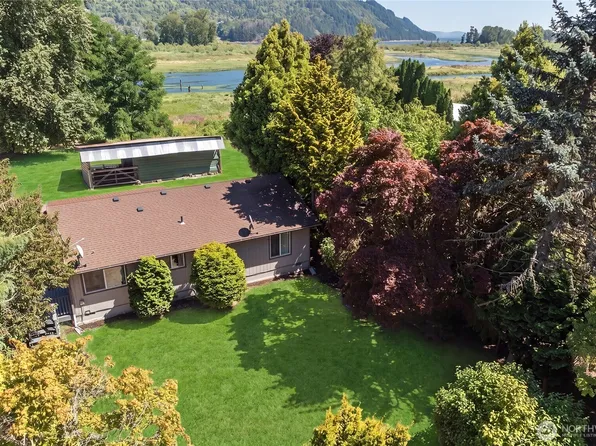 369 E Birnie Slough Road, Cathlamet, WA 98612