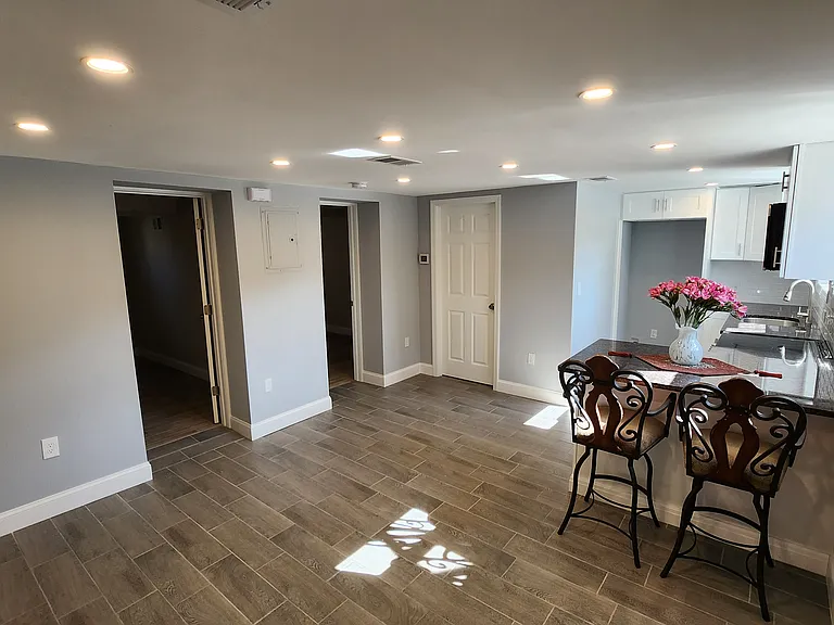 53 Willow Ave #HSE — Photo 2