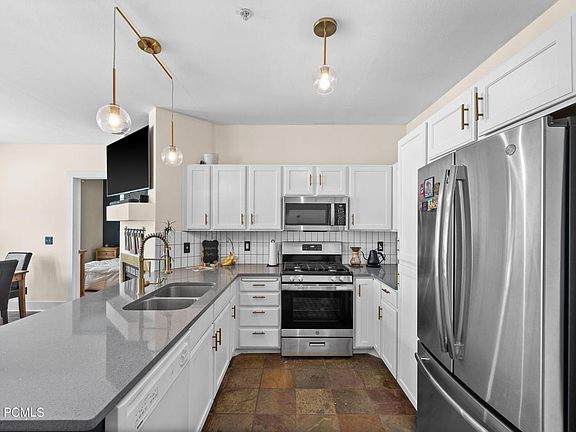 2nd image of 8381 Meadowview Ct Unit A13-13