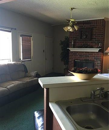 3rd image of 1061 Glencrest Dr