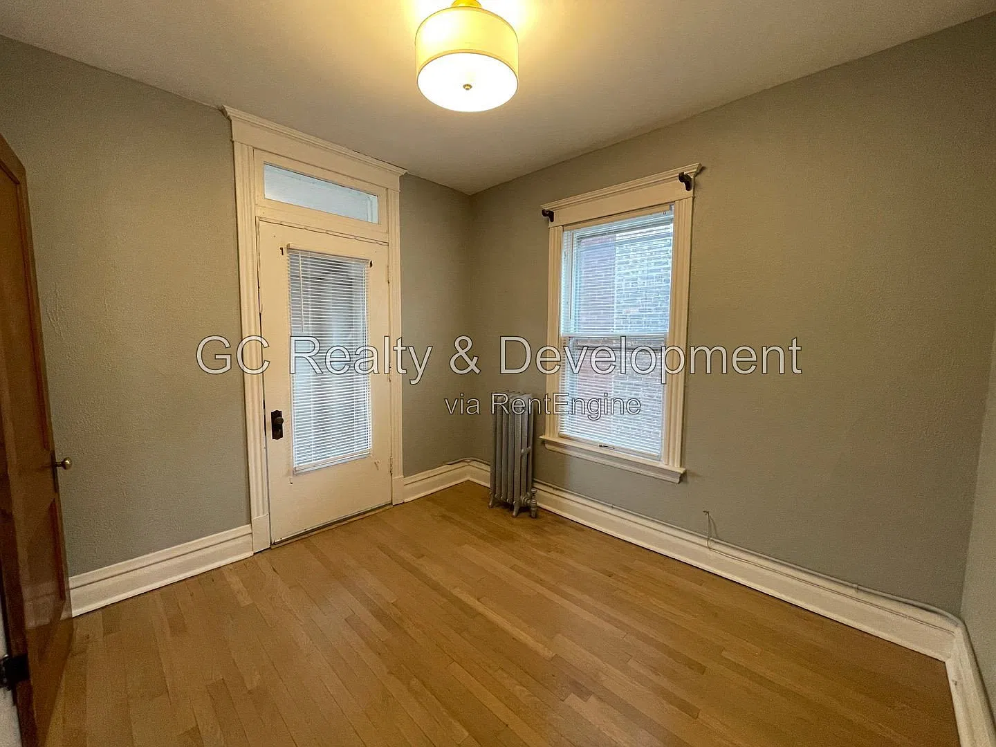 3 bed, 1.0 bath, 1400 sqft, $1,950 — Photo 4