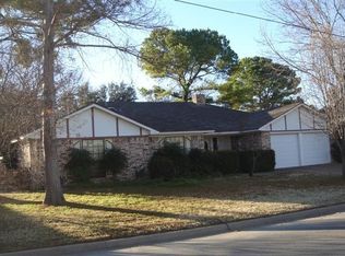 1208 3rd St, Granbury, TX 76048