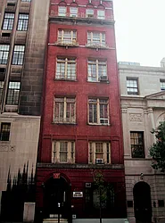 842 Fifth Avenue in Lenox Hill