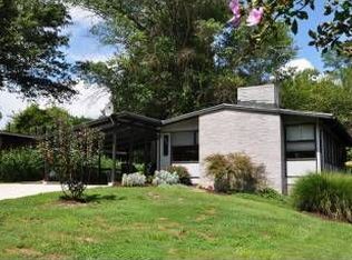 7800 Sycamore Dr, Falls Church, VA 22042
