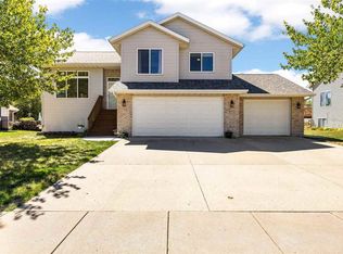 70 Vixen Ln, North Liberty, IA 52317