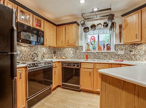 3rd image of 1608 Liberty Ln