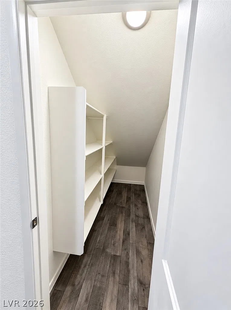 3 bed, 2.5 bath, 1301 sqft, $2,050 — Photo 4