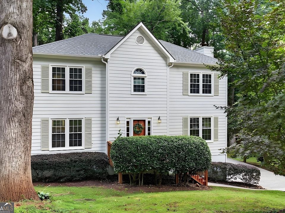 1st image of 40 Raquel Dr NW