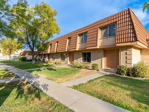 3rd image of 1626 E DONNER Drive