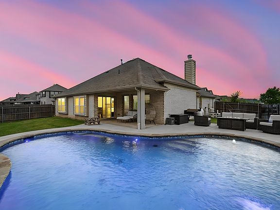 2nd image of 1738 Summer Ln
