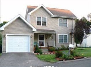 17 Old Line Ln, Canton, CT 06019