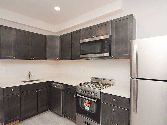 3rd image of 3267 W Wrightwood Ave APT Baa