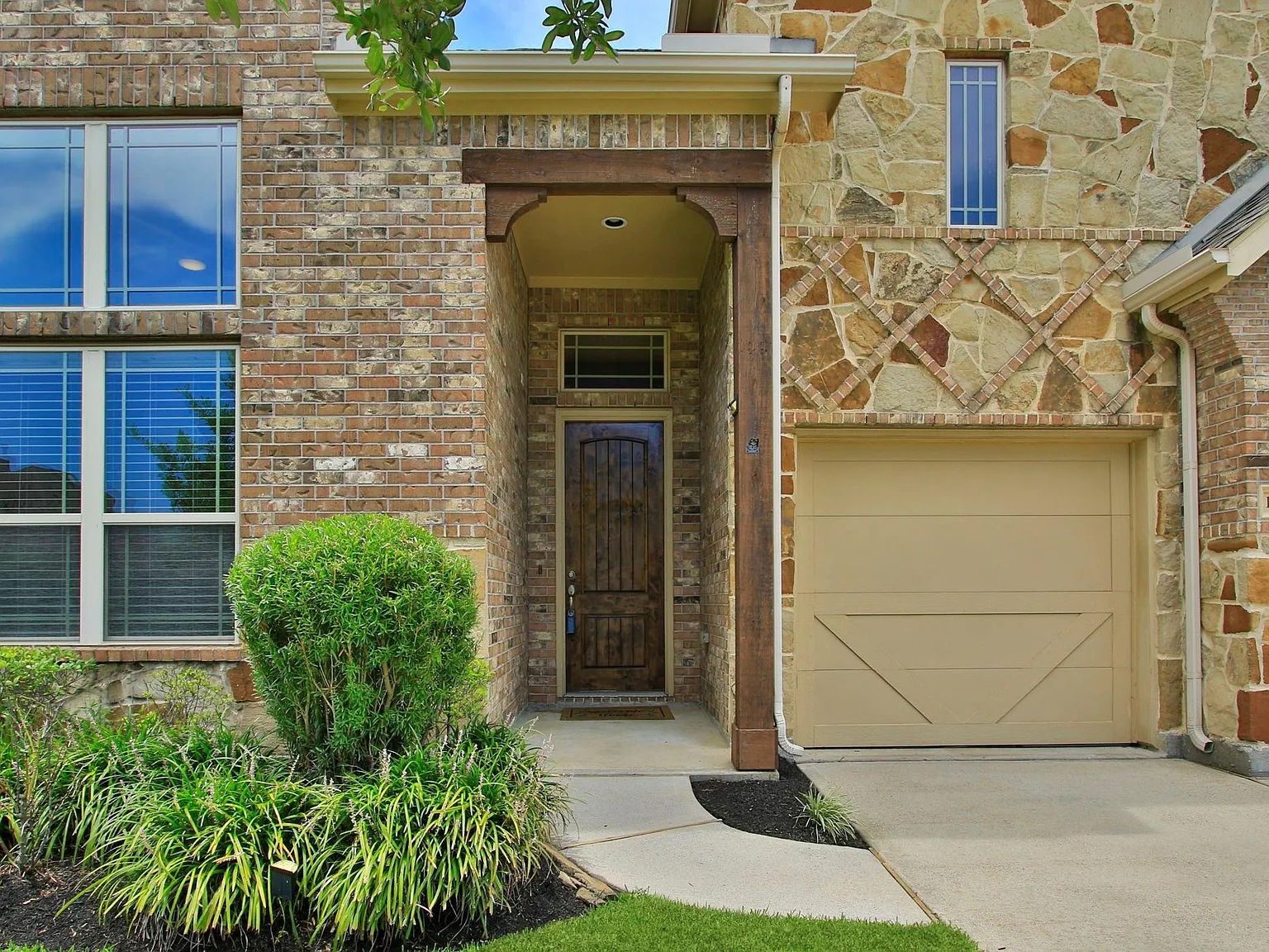 3 bed, 2.5 bath, 2908 sqft, $2,950 — Photo 4