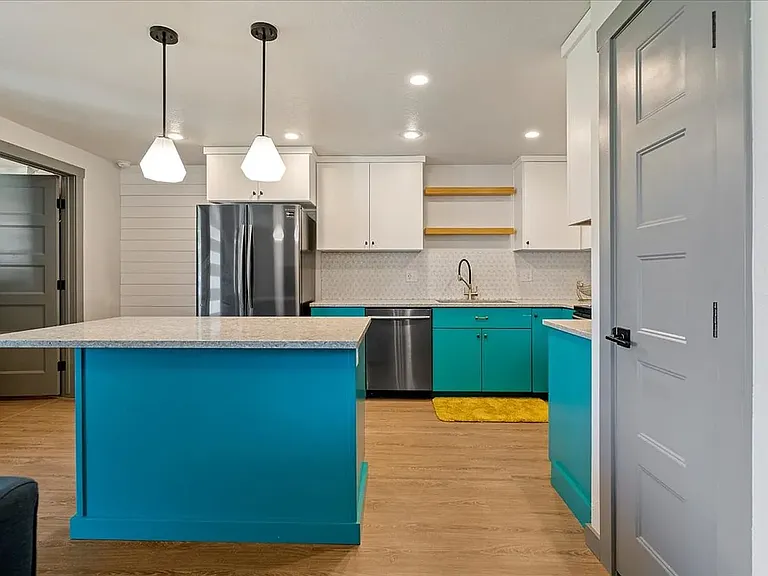 2034 S Division Ave — Photo 18