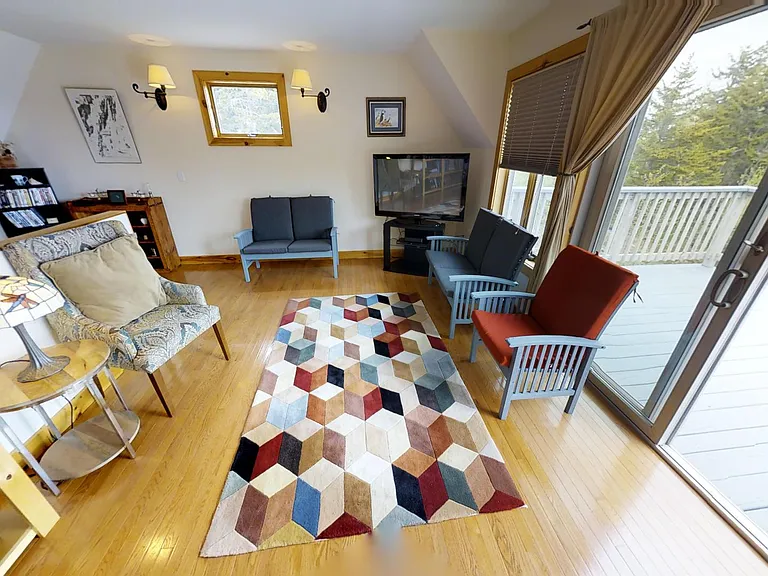 Upper level living area.