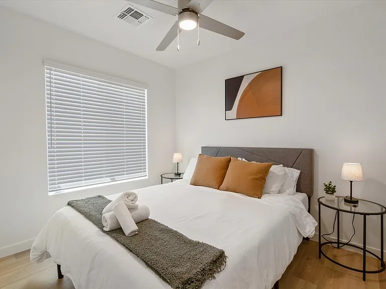 1818 W Earll Dr — Photo 22