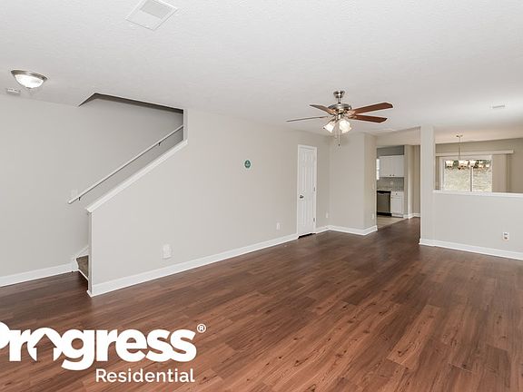 4th image of 3026 Ewingdale Dr