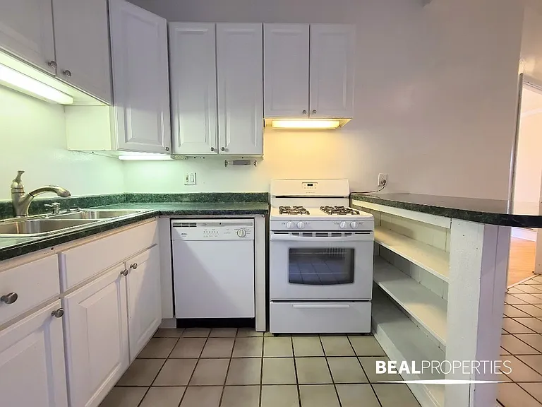 1220 N Dearborn St #1 — Photo 6