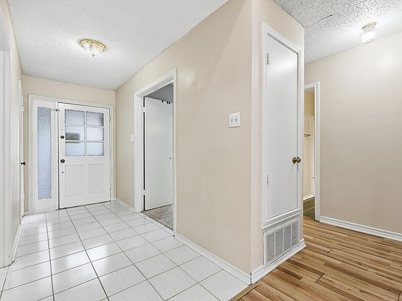 3rd image of 9624 Highland View Dr