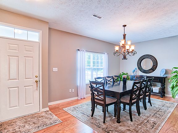 3rd image of 888 Heatherwood Dr