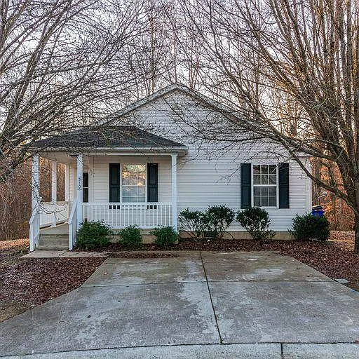 3 bed, 1118 sqft, $3,500 — Photo 2