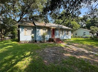 201 1st St, Chickasaw, AL 36611