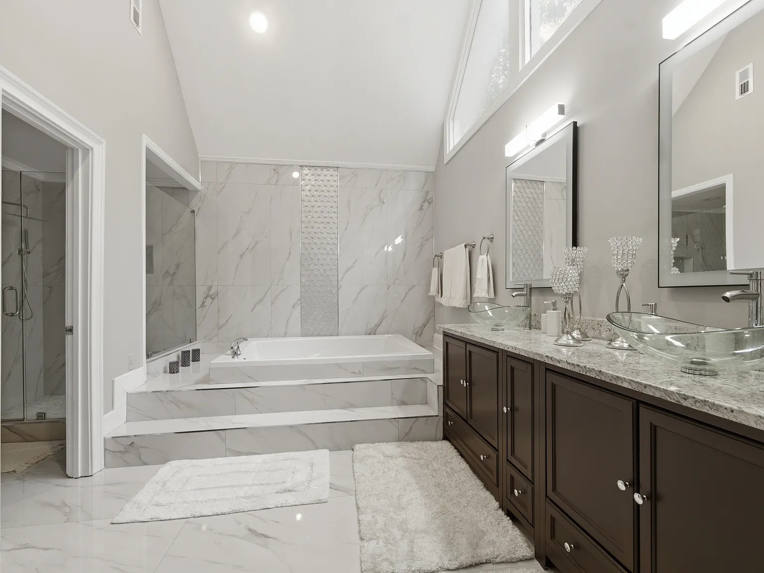 4 bed, 2.5 bath, 3200 sqft, $6,500 — Photo 3