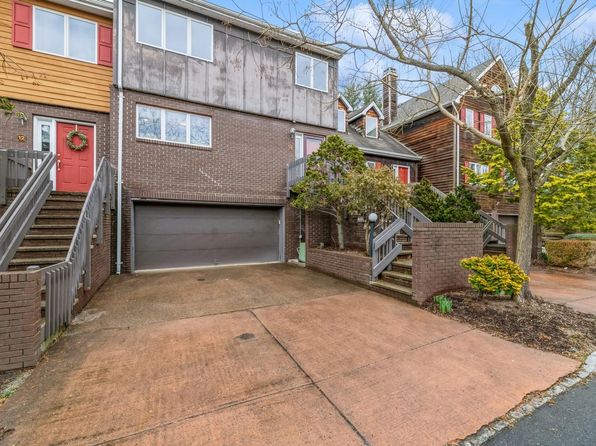 11 Astor Ct