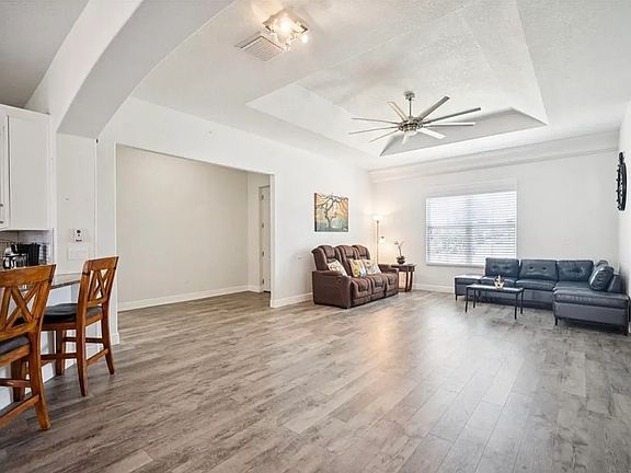 5th image of 10517 Camelia Dr