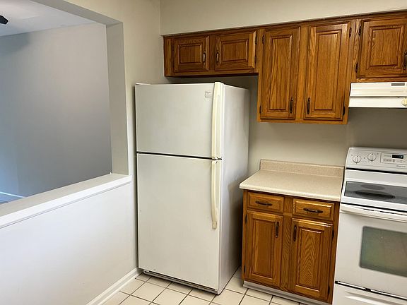 3rd image of 122 Barkentine Ct