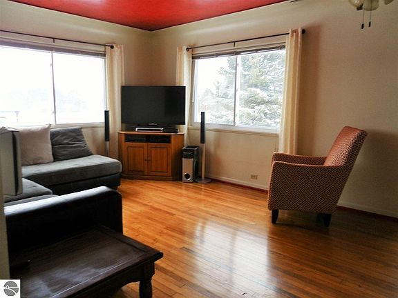 5th image of 3379 S Mackinaw Trl