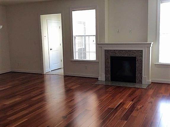 5th image of 812 Great Marsh Ave
