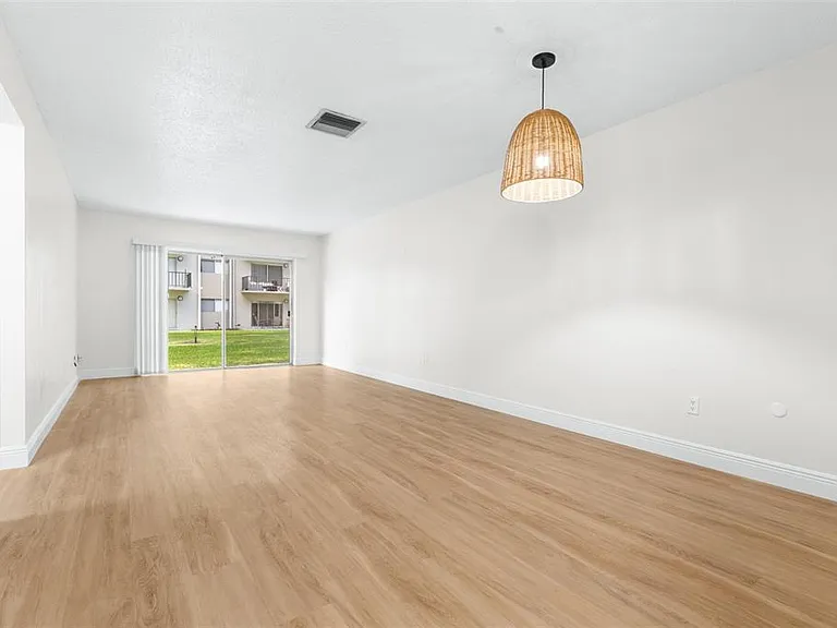 4606 W Gray St #107 — Photo 5