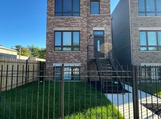 5843 W Corcoran Pl #3, Chicago, IL