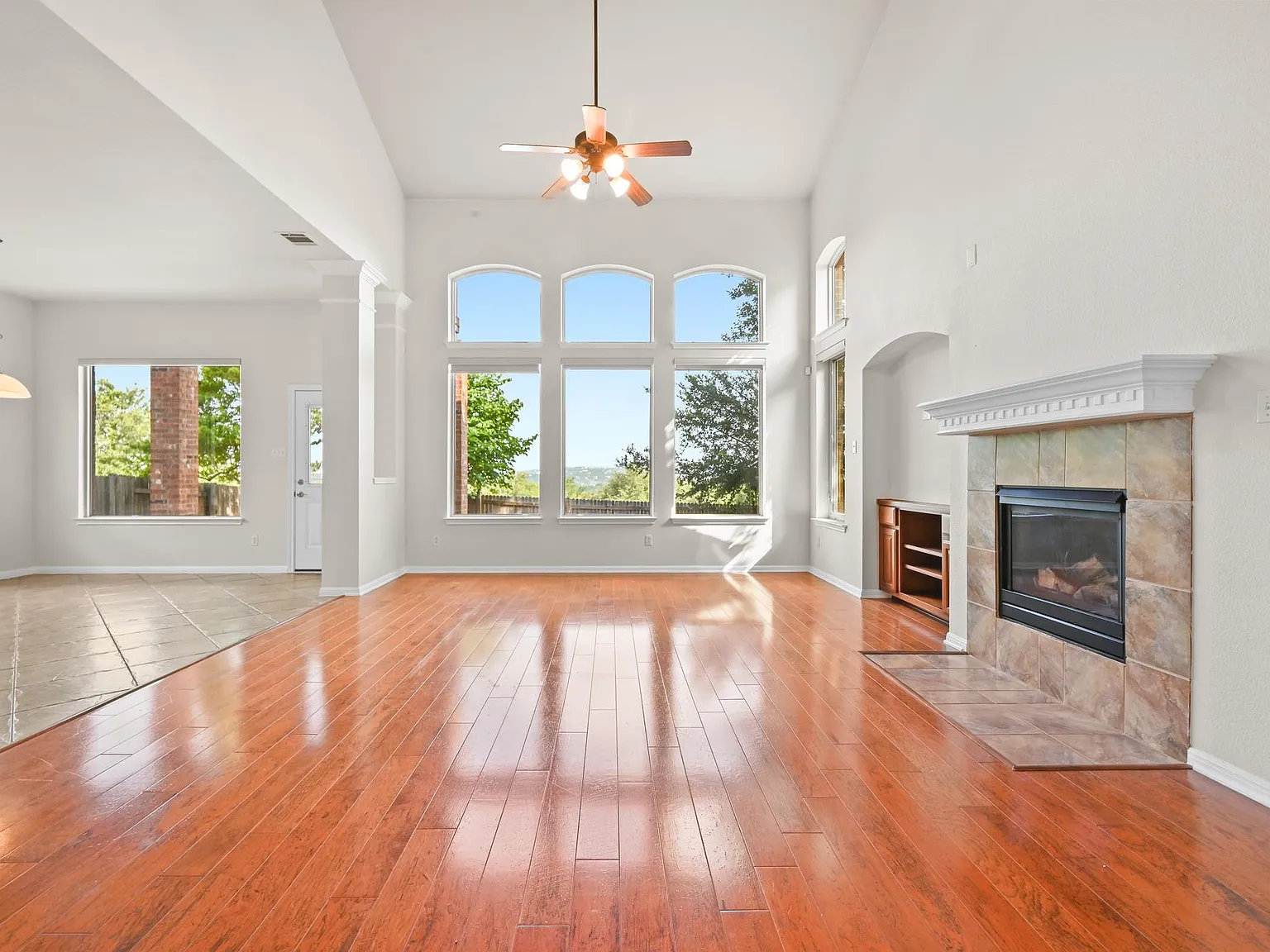 4 bed, 3.0 bath, 2833 sqft, $3,100 — Photo 4