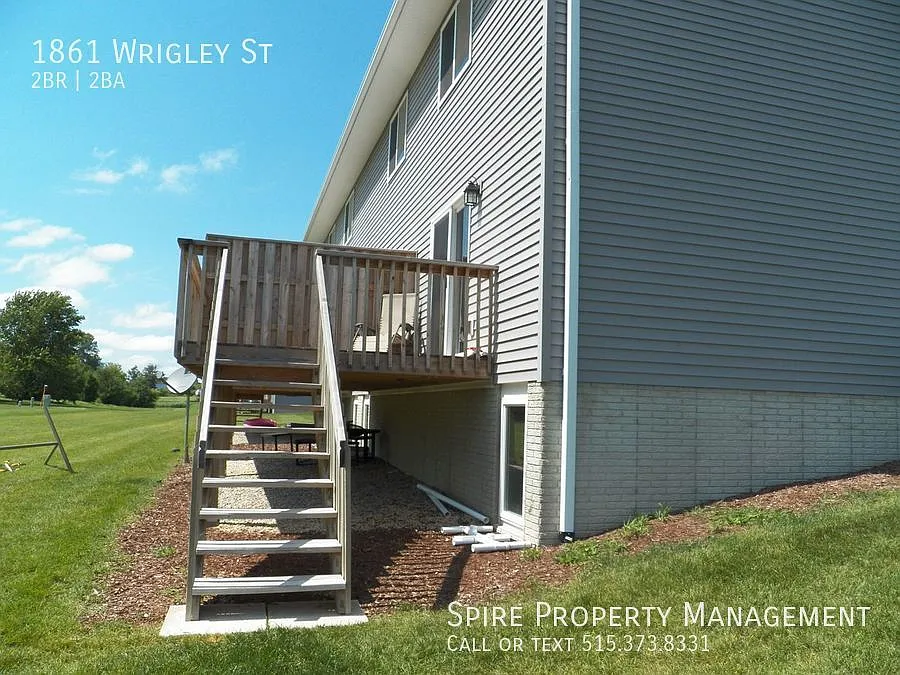 Ely 2 bedroom 2 bath town home with attached garage. Near the walking trail! — Photo 2