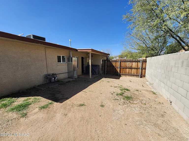 2116 N Bell Ave — Photo 14
