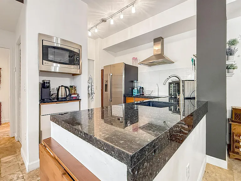 1900 Van Buren St #118B — Photo 3