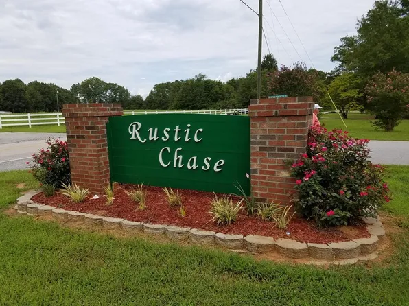 107 Cricket Ridge Ct, Greenwood, SC 29646