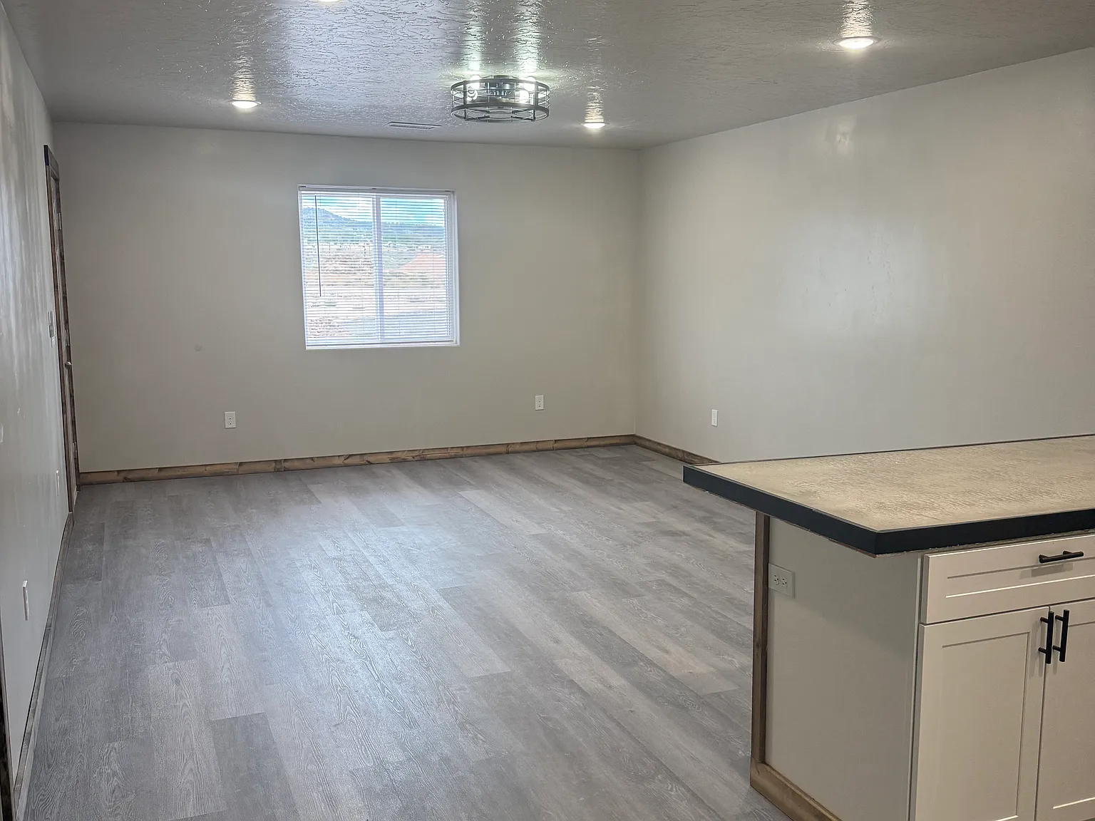 3 bed, 1088 sqft, $2,000 — Photo 2