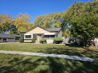 674 Leslie Ln, Glendale Heights, IL 60139