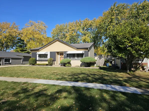 674 Leslie Ln, Glendale Heights, IL 60139