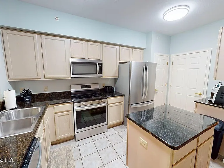 2230 Beach Dr #706 — Photo 11