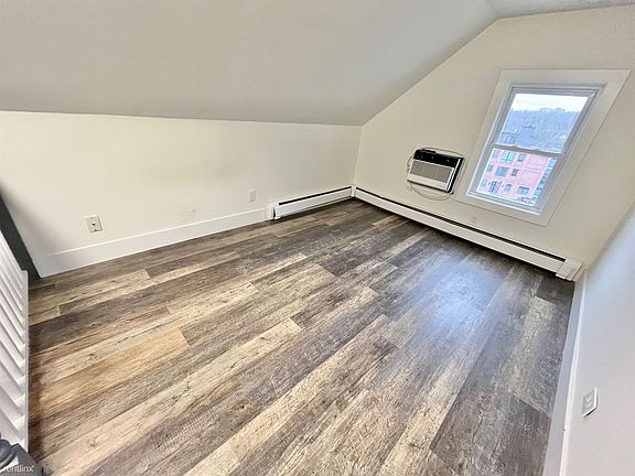 4th image of 48 Stafford St #16479356