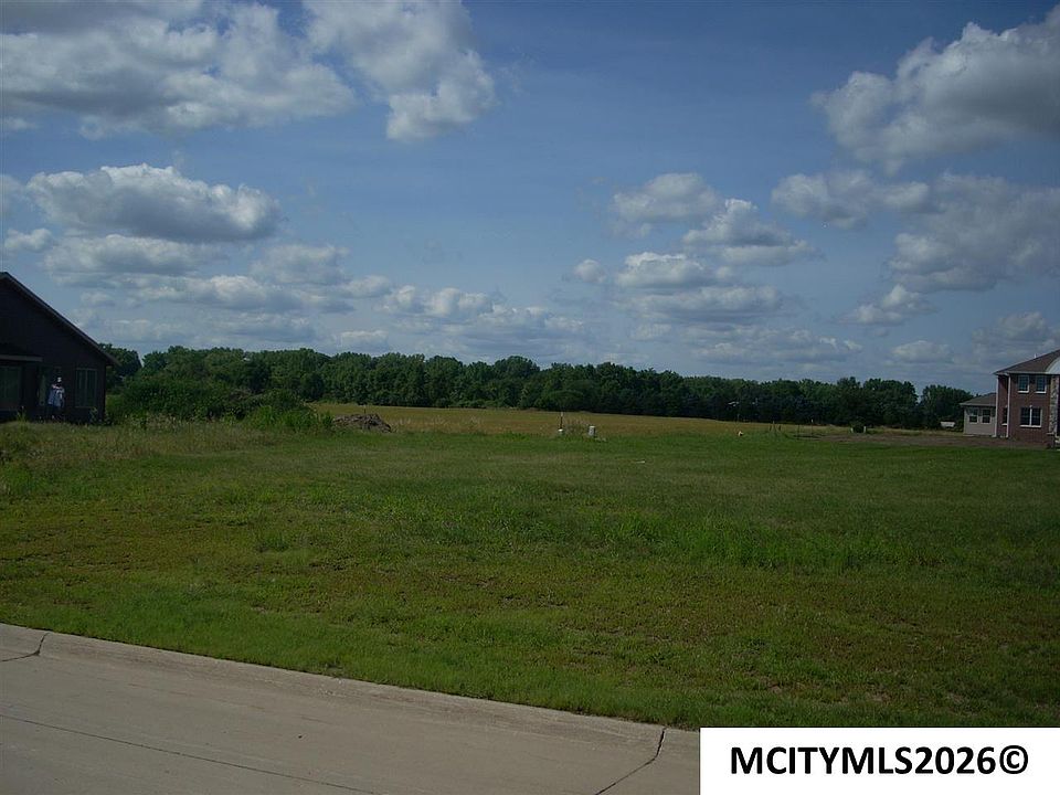 2nd image of 215 Sumac Rd