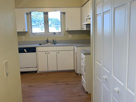 3rd image of 734 Elmtree Ln