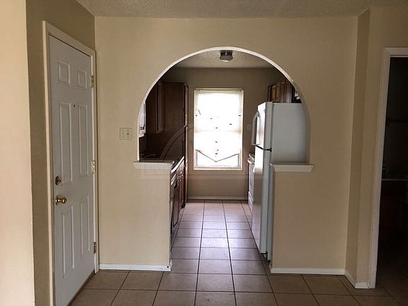 5th image of 2101 Creekwood Dr