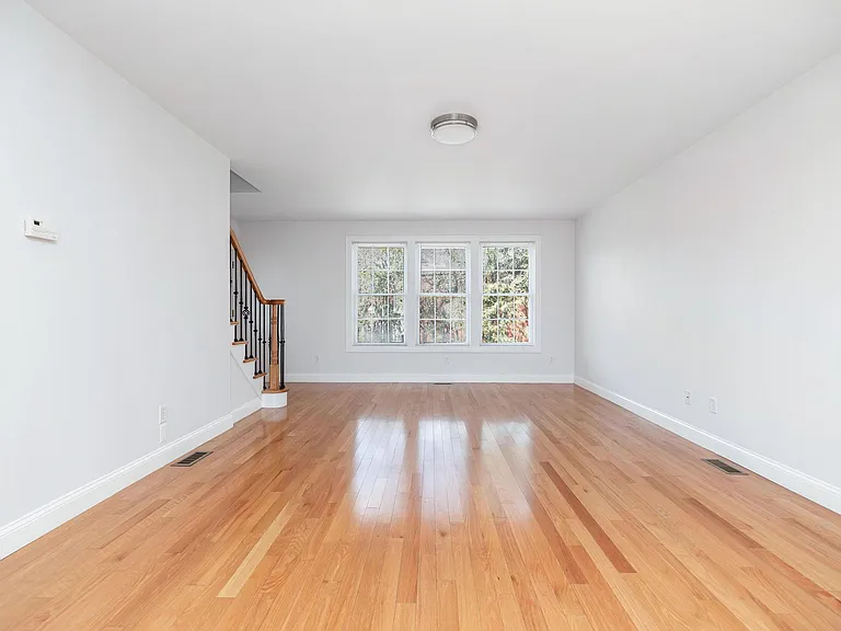 54 E Silver St #B — Photo 9